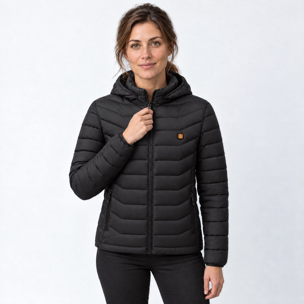 Doudoune chauffante Alpine 21 noire portée par une femme, photo studio sur fond clair, 21 zones chauffantes