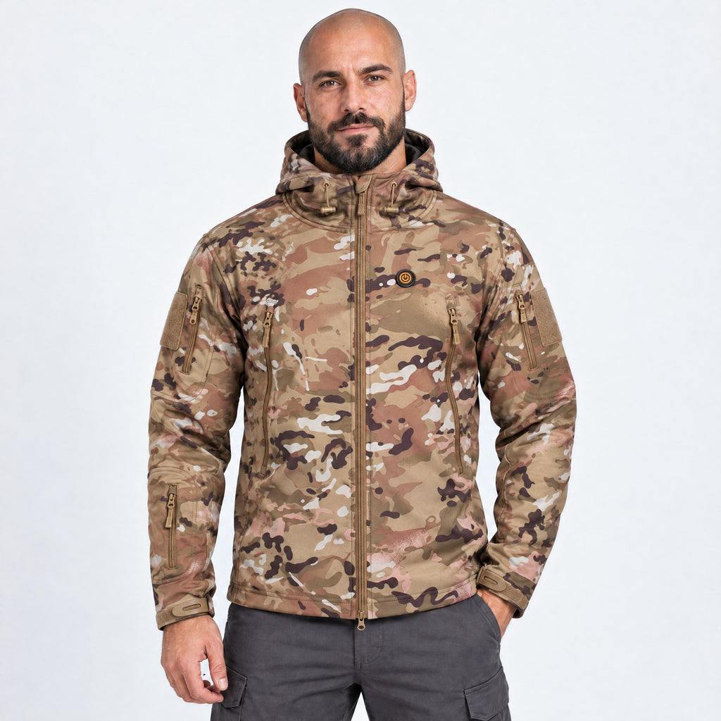 Veste technique chauffante Glacial 8 camouflage portée par un homme, photo studio sur fond clair