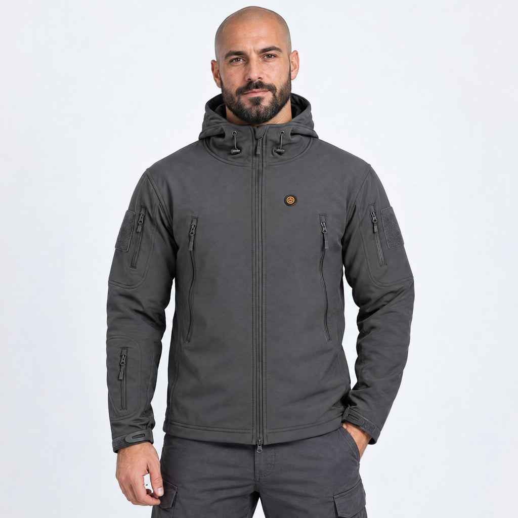 Veste technique chauffante Glacial 8 grise portée par un homme, photo studio sur fond clair