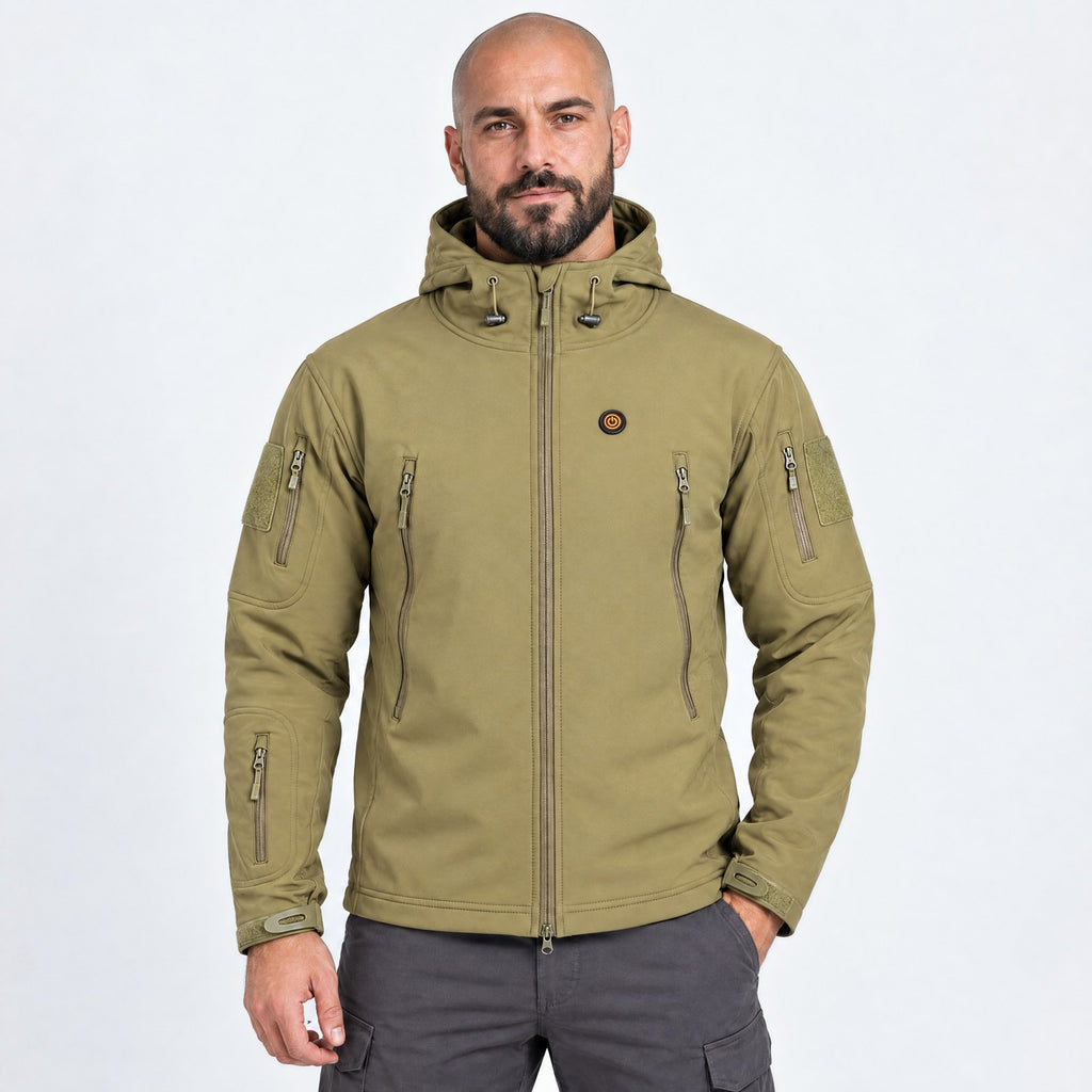 Veste technique chauffante Glacial 8 kaki portée par un homme, photo studio sur fond clair