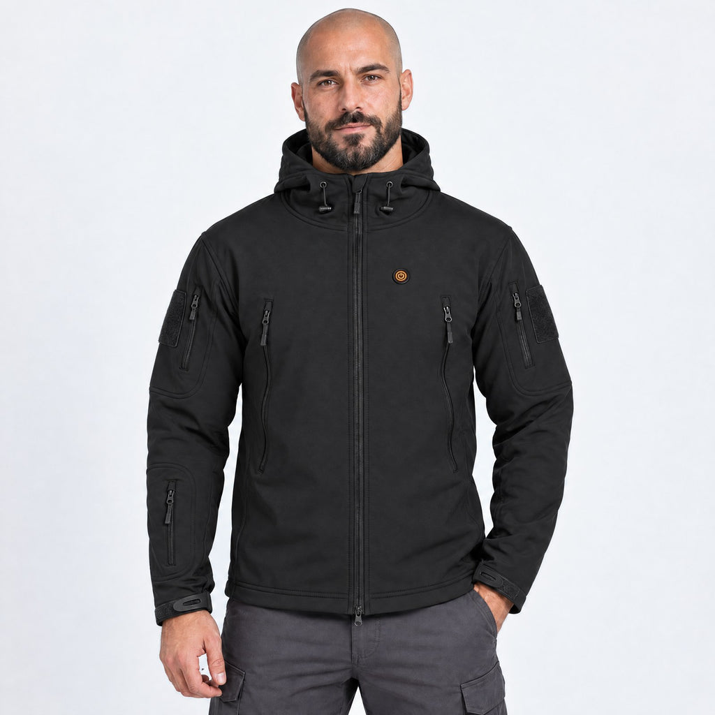 Veste technique chauffante Glacial 8 noire portée par un homme, photo studio sur fond clair