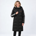 Veste chauffante longue Long 8 noire porté par une femme, photo studio sur fond clair