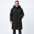 Veste chauffante longue Long 8 noire portée par un homme, photo studio sur fond clair